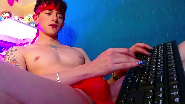 Snapshot of GabyThoms chatting on 12/17/24, 11:59 GabyThoms online show from 12/17/24, 11:59