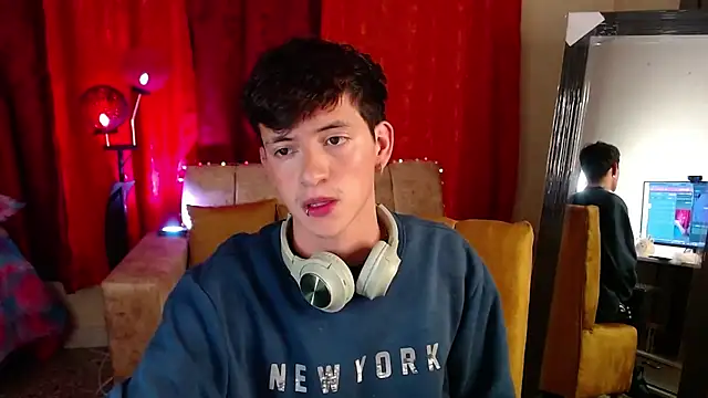 Snapshot of GabyThoms chatting on 12/20/24, 11:26 GabyThoms online show from 12/20/24, 11:26