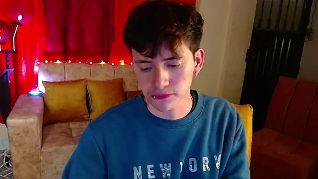 Snapshot of GabyThoms chatting on 12/21/24, 05:36 GabyThoms online show from 12/21/24, 05:36