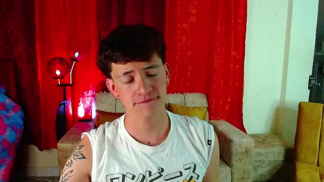 Snapshot of GabyThoms chatting on 12/27/24, 07:51 GabyThoms online show from 12/27/24, 07:51