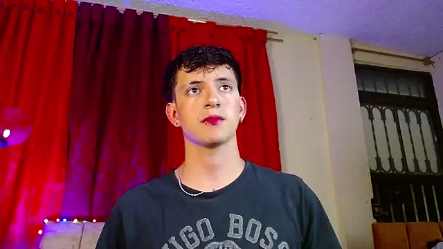 Snapshot of GabyThoms chatting on 12/28/24, 01:08 GabyThoms online show from 12/28/24, 01:08