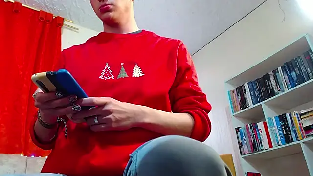 Snapshot of GabyThoms chatting on 12/29/24, 08:48 GabyThoms online show from 12/29/24, 08:48