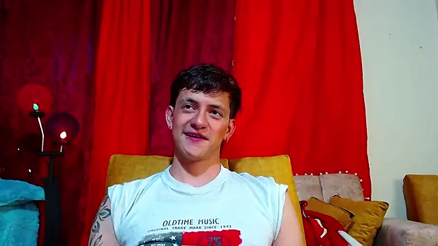 Snapshot of GabyThoms chatting on 12/31/24, 09:28 GabyThoms online show from 12/31/24, 09:28