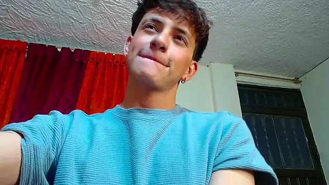 Snapshot of GabyThoms chatting on 01/02/25, 11:06 GabyThoms online show from 01/02/25, 11:06