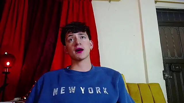 Snapshot of GabyThoms chatting on 01/03/25, 09:15 GabyThoms online show from 01/03/25, 09:15