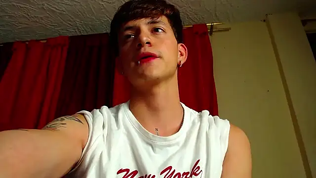 Snapshot of GabyThoms chatting on 01/16/25, 07:38 GabyThoms online show from 01/16/25, 07:38