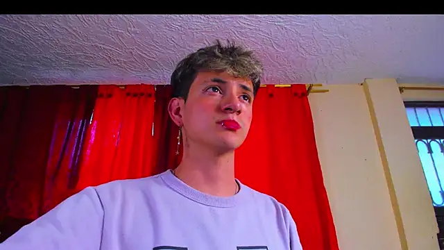 Snapshot of GabyThoms chatting on 01/31/25, 09:37 GabyThoms online show from 01/31/25, 09:37