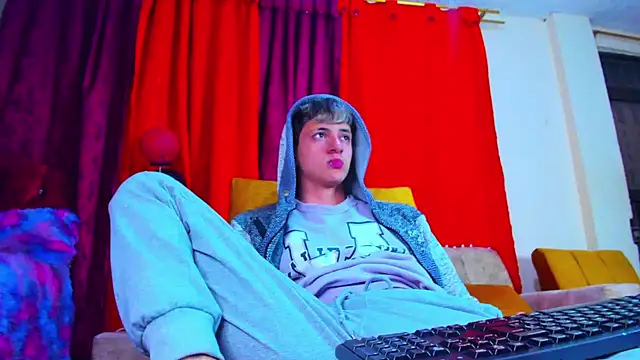 Snapshot of GabyThoms chatting on 02/03/25, 04:14 GabyThoms online show from 02/03/25, 04:14