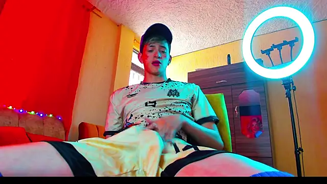 Snapshot of GabyThoms chatting on 02/03/25, 06:49 GabyThoms online show from 02/03/25, 06:49