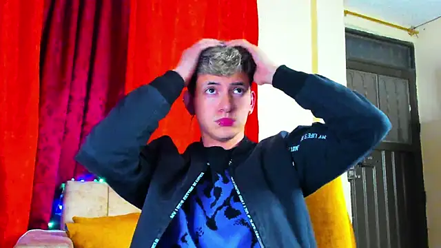 Snapshot of GabyThoms chatting on 02/05/25, 06:02 GabyThoms online show from 02/05/25, 06:02