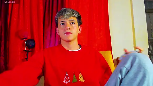 Snapshot of GabyThoms chatting on 02/07/25, 01:47 GabyThoms online show from 02/07/25, 01:47