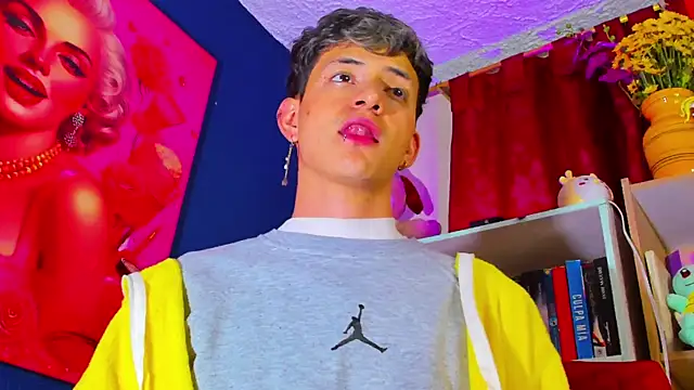 Snapshot of GabyThoms chatting on 03/06/25, 03:57 GabyThoms online show from 03/06/25, 03:57