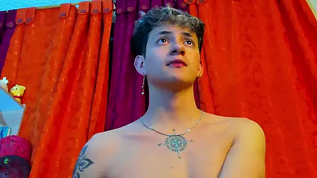 Snapshot of GabyThoms chatting on 03/18/25, 08:04 GabyThoms online show from 03/18/25, 08:04