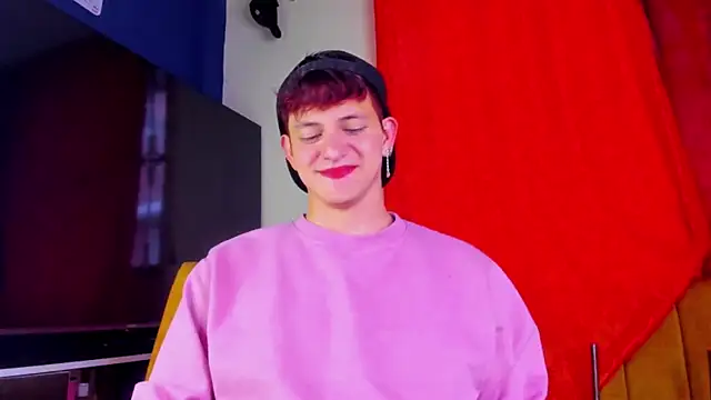 Snapshot of GabyThoms chatting on 12/20/25, 10:28 GabyThoms online show from 12/20/25, 10:28