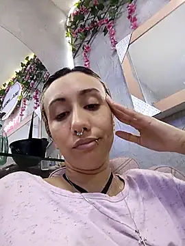 LunaDeCristall online show from 11/19/25, 09:37