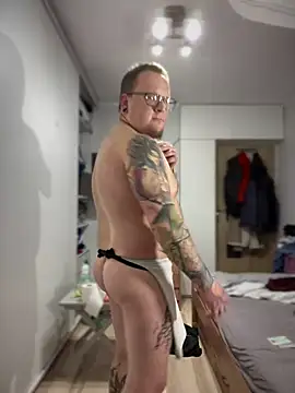 Snapshot of PierreNaked89 chatting on 12/15/24, 10:04 PierreNaked89 online show from 12/15/24, 10:04