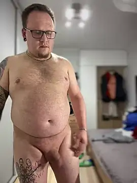 Snapshot of PierreNaked89 chatting on 03/05/25, 08:21 PierreNaked89 online show from 03/05/25, 08:21