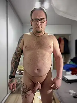 Snapshot of PierreNaked89 chatting on 03/06/25, 12:32 PierreNaked89 online show from 03/06/25, 12:32