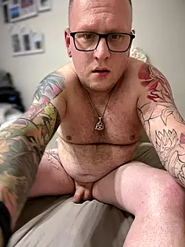 Snapshot of PierreNaked89 chatting on 10/04/25, 09:46 PierreNaked89 online show from 10/04/25, 09:46