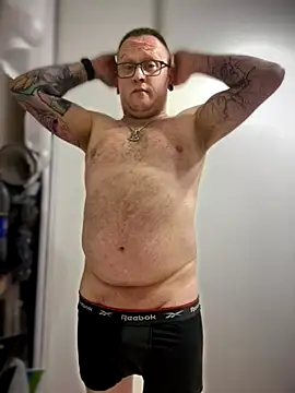 Snapshot of PierreNaked89 chatting on 10/07/25, 10:18 PierreNaked89 online show from 10/07/25, 10:18