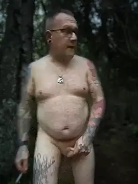 Snapshot of PierreNaked89 chatting on 10/08/25, 04:04 PierreNaked89 online show from 10/08/25, 04:04