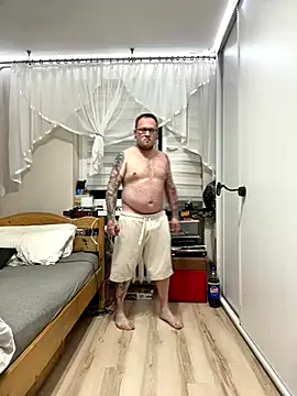 Snapshot of PierreNaked89 chatting on 11/04/25, 09:14 PierreNaked89 online show from 11/04/25, 09:14