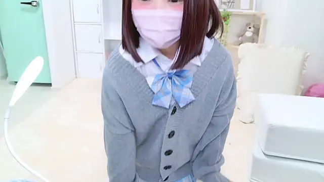 Snapshot of x-naru-x chatting on 12/15/24, 04:59 x-naru-x online show from 12/15/24, 04:59