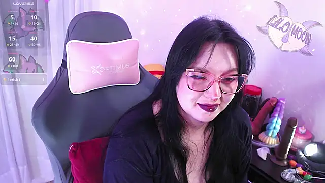 Snapshot of LiloMoon69 chatting on 04/28/26, 02:27 LiloMoon69 online show from 04/28/26, 02:27