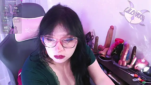 Snapshot of LiloMoon69 chatting on 05/04/26, 08:10 LiloMoon69 online show from 05/04/26, 08:10