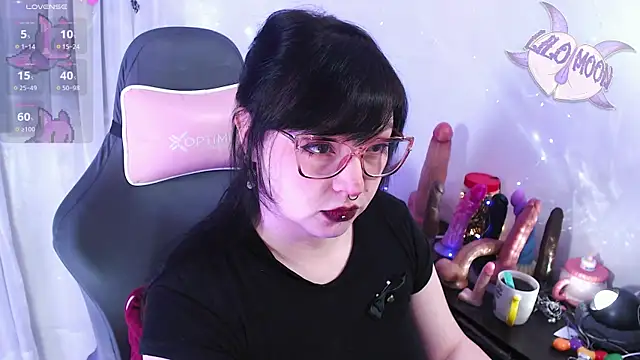 Snapshot of LiloMoon69 chatting on 05/15/26, 05:14 LiloMoon69 online show from 05/15/26, 05:14