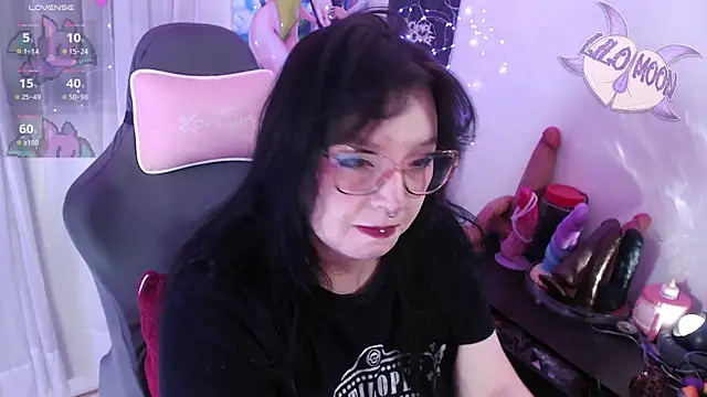 Snapshot of LiloMoon69 chatting on 05/31/26, 10:44 LiloMoon69 online show from 05/31/26, 10:44