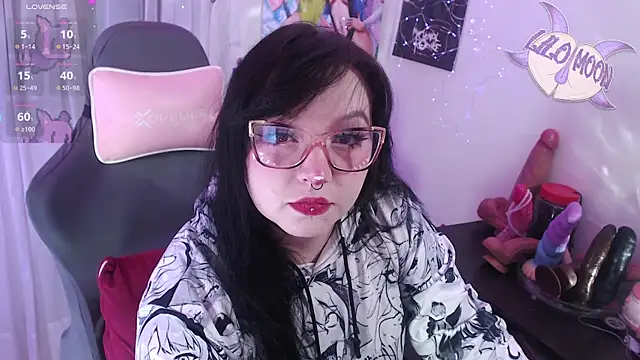 Snapshot of LiloMoon69 chatting on 06/02/26, 06:37 LiloMoon69 online show from 06/02/26, 06:37