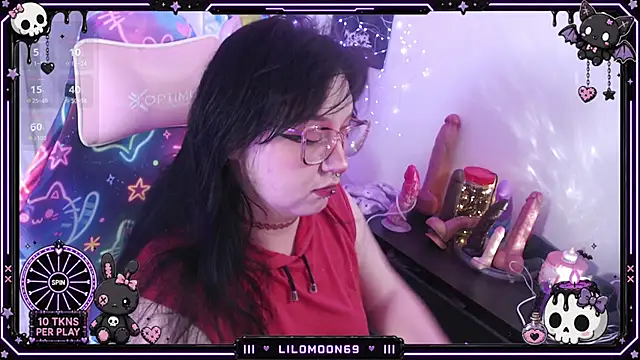 Snapshot of LiloMoon69 chatting on 06/14/26, 08:27 LiloMoon69 online show from 06/14/26, 08:27