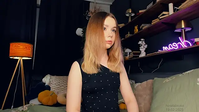 DominikaElis online show from 02/19/25, 08:31