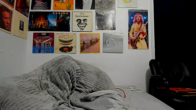 Snapshot of cloudyystar666 chatting on 11/25/25, 06:24 cloudyystar666 online show from 11/25/25, 06:24