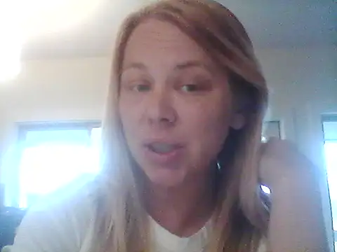 Snapshot of burrkitty chatting on 10/10/25, 09:25 burrkitty online show from 10/10/25, 09:25