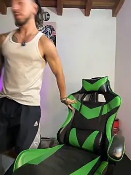 Valentino Xander online show from 12/23/25, 03:48