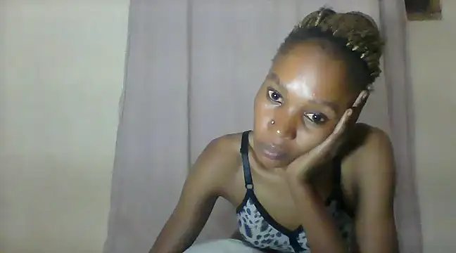 Snapshot of Sweetpetite254 chatting on 02/25/25, 06:31 Sweetpetite254 online show from 02/25/25, 06:31