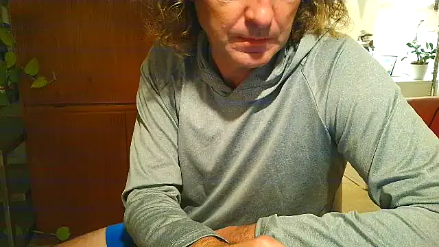 costanza7070 online show from 10/17/25, 04:15