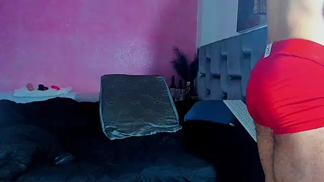 Snapshot of Piggy_Eddy chatting on 03/19/25, 02:37 Piggy Eddy online show from 03/19/25, 02:37