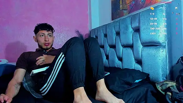 Snapshot of Piggy_Eddy chatting on 03/23/25, 01:53 Piggy Eddy online show from 03/23/25, 01:53