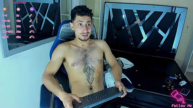 Snapshot of Piggy_Eddy chatting on 09/22/25, 03:41 Piggy Eddy online show from 09/22/25, 03:41