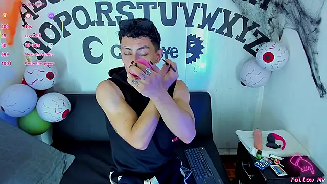 Snapshot of Piggy_Eddy chatting on 10/23/25, 08:29 Piggy Eddy online show from 10/23/25, 08:29