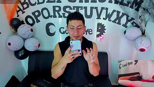 Snapshot of Piggy_Eddy chatting on 10/26/25, 05:35 Piggy Eddy online show from 10/26/25, 05:35