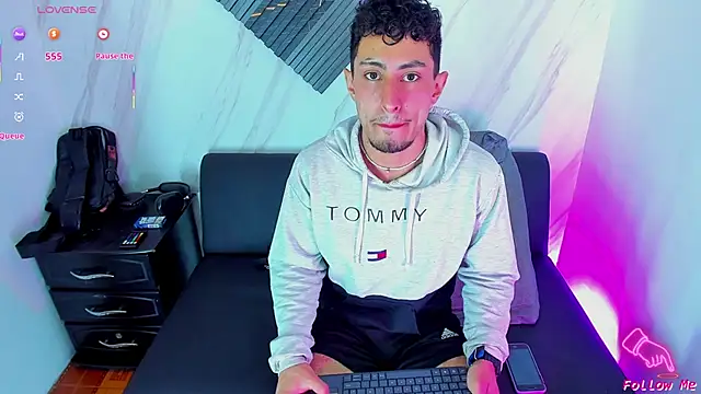 Snapshot of Piggy_Eddy chatting on 11/28/25, 07:38 Piggy Eddy online show from 11/28/25, 07:38