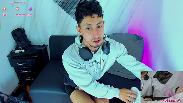 Snapshot of Piggy_Eddy chatting on 11/29/25, 08:45 Piggy Eddy online show from 11/29/25, 08:45