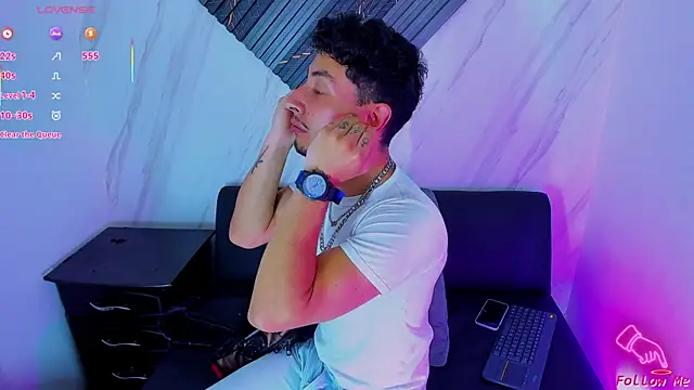 Snapshot of Piggy_Eddy chatting on 12/02/25, 08:59 Piggy Eddy online show from 12/02/25, 08:59