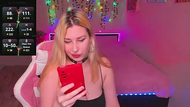 Snapshot of Alice___Rose chatting on 12/12/24, 06:53 Alice Rose online show from 12/12/24, 06:53