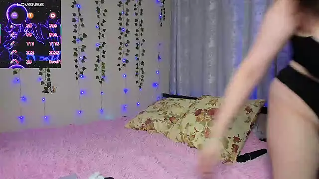 Snapshot of Alice___Rose chatting on 11/20/25, 07:13 Alice Rose online show from 11/20/25, 07:13