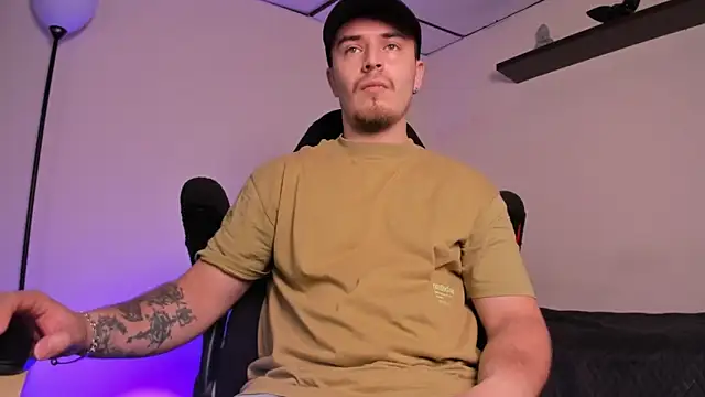 james connor2 online show from 11/29/25, 08:01